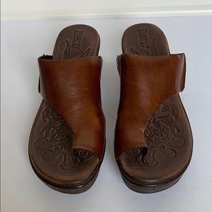 BORN Brown Leather Mules w/ Toe Strap